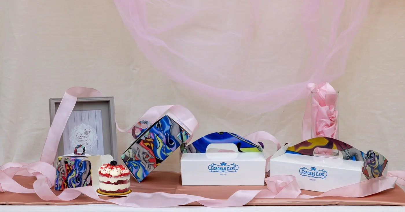 Confezione rosa personalizzata per pasticceria